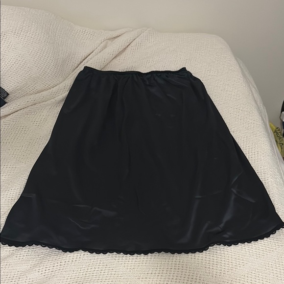 Warners Other - ❤️3/$15❤️ Vintage Warners Black Half Slip with slit